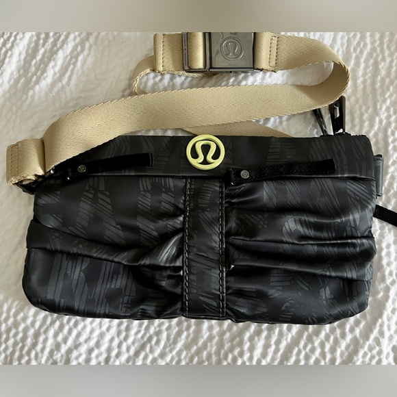 Lululemon belt bag - Picture 1 of 5